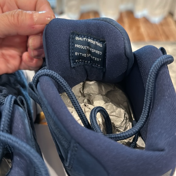 Women’s Air Jordan 11 Retro size 7 - Picture 4 of 5